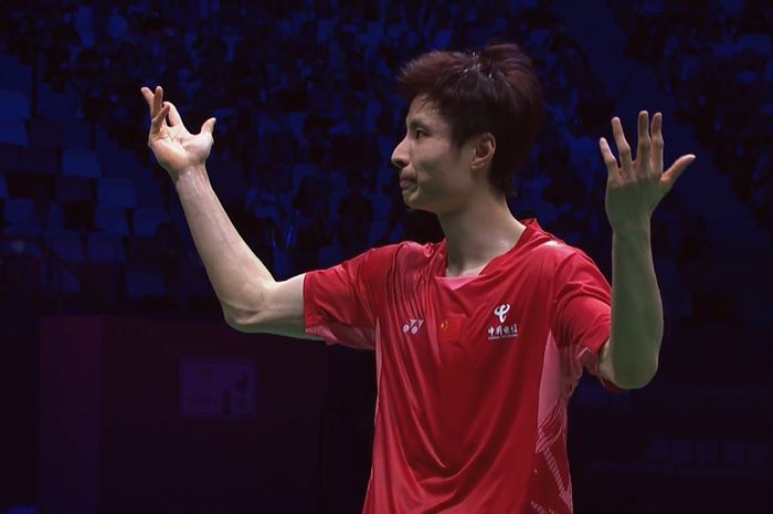 Tunggal putra China, Shi Yu Qi, merayakan kemenangan atas Jeon Hyeok-jin dari Korea Selatan pada final Sudirman Cup 2025 di Xiamen, China, 4 Mei 2025.
