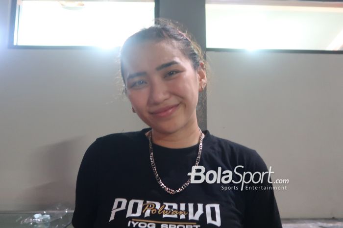 Middle blocker Jakarta Popsivo Polwan, Yolla Yuliana saat ditemui di GOR Sritex Arena, Solo, Minggu, 4 Mei 2025