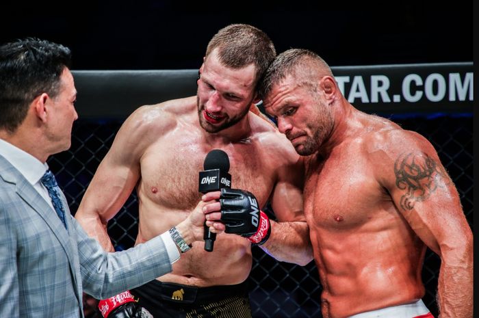 Reinier de Ridder (kiri) dan Anatoly Malykhin pernah bertarung 2 kali di ONE Championship.