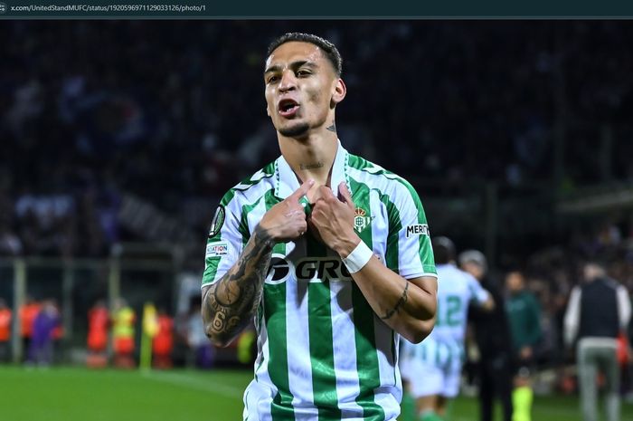 Winger pinjaman Man United, Antony, dilaporkan tengah diincar Juventus.