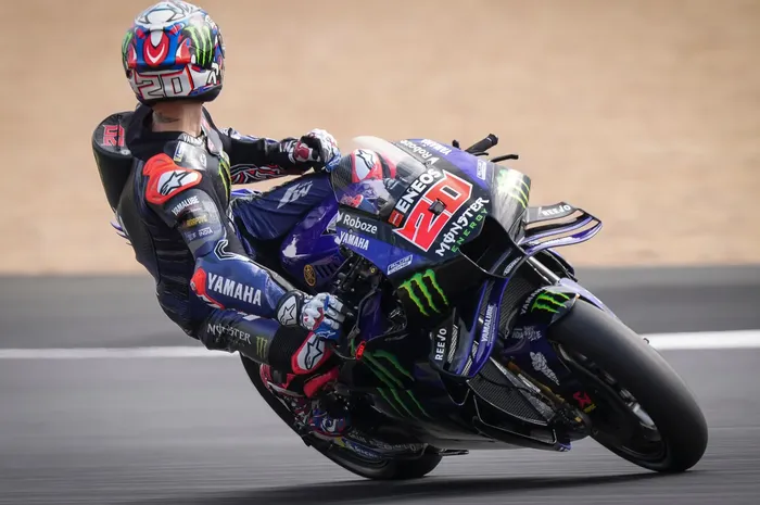 Aksi pembalap Monster Energy Yamaha, Fabio Quartararo, saat tampil pada sesi latihan MotoGP Prancis di Sirkuit Bugatti, Le Mans, Prancis, 9 Mei 2025.