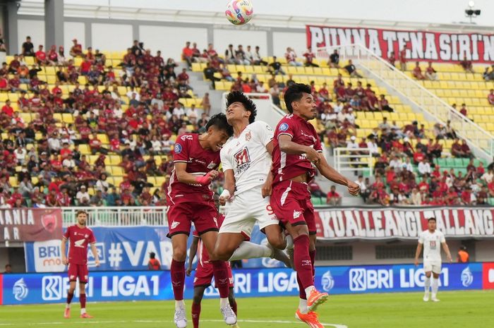 Laga Liga 1 antara PSM Makassar vs Malut United di Stadion B. J. Habibie, Parepare, Sabtu (10/5/2025).