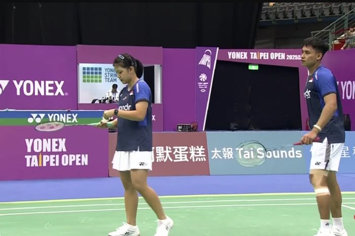 Jafar Hidayatullah/Felisha Alberta Nathiel Pasaribu kala lakoni derbi Indonesia lawan Dejan Ferdinansyah/Siti Fadia Silva Ramadhanti di final Taipei Open 2025 (11/5/2025).