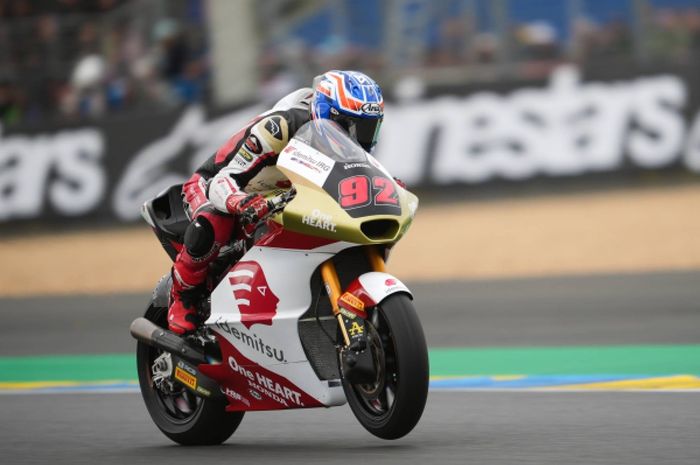 Timnya Mario Aji mengaku kelimpungan di Moto2 Prancis 2025 saat pembalap Honda Team Asia lainnya, Yuki Kunii (di dalam foto) pulang dengan rasa kecewa. 