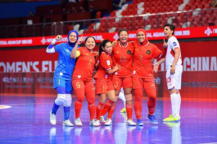  Timnas Futsal Putri Indonesia meraih kemenangan meyakinkan dengan skor 5-1 atas Timnas Bahrain dalam pertandingan penentu grup C Piala Asia Futsal Putri 2025.