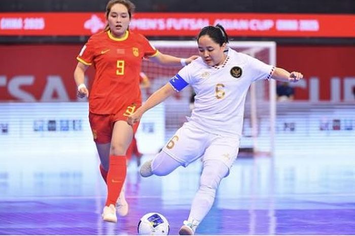 Timnas Futsal Putri Indonesia saat beraksi melawan China dalam laga perempat final Piala Asia Putri 2025.