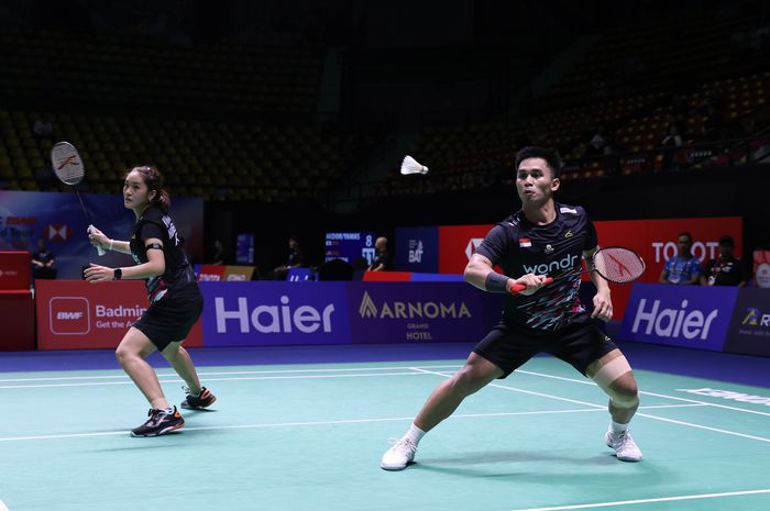 Pasangan ganda campuran Indonesia, Amri Syahnawi/Nita Violina Marwah, pada babak kedua Thailand Open 2025 di Nimibutr Stadium, Bangkok, Kamis (15/5/2025).