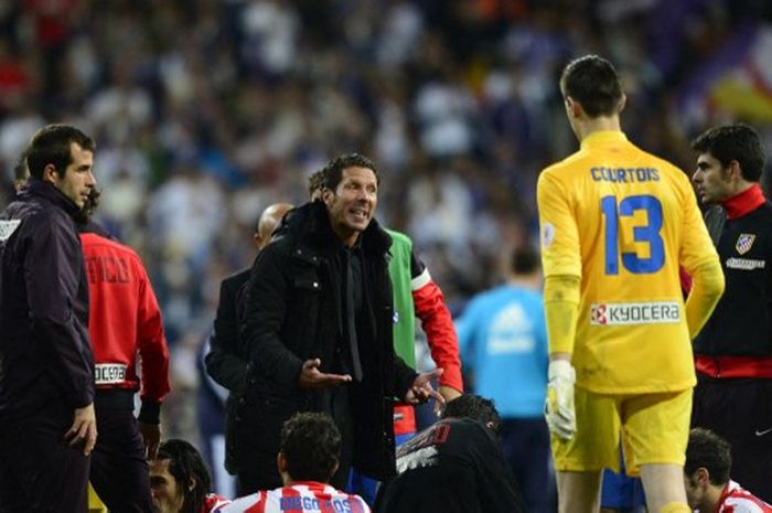 Diego Simeone memimpin Atletico Madrid mengalahkan Real Madrid di final Copa del Rey 2012-2013, 17 Mei 2013 di Santiago Bernabeu.