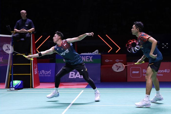 Ganda putra Indonesia, Fajar Alfian/Muhammad Rian Ardianto, saat tampil pada semifinal Thailand Open 2025 di Bangkok, Thailand, 17 Mei 2025.