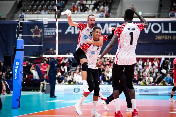 (Ki-Ka) Milos Stevanovic, Nimir Abdel-aziz, dan Noumory Keita saat memperkuat Al-Rayyan Sports Club dalam laga semifinal AVC Champions League 2025 di Kyoto, Jepang, 17 Mei 2025.