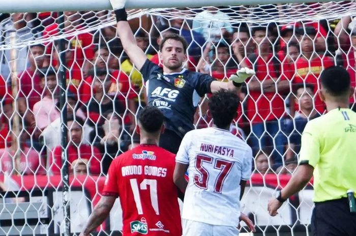 Suasana pertandingan antara Semen Padang vs Persik di laga pekan ke-33 Liga 1 2024-2025.