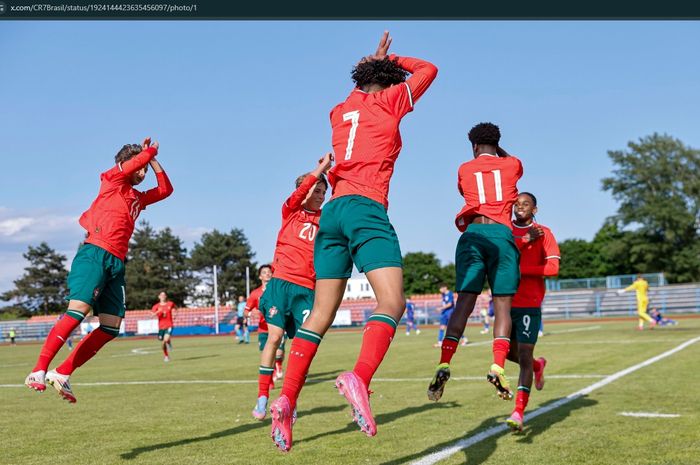 Selebrasi Cristiano Ronaldo Jr saat membuat gol pertama ke gawang Kroasia U-15 dalam kemenangan 3-2 pada final International Tournament Vlatko Markovic.