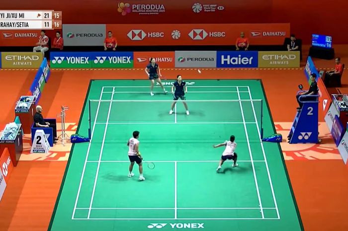 Ganda putri Indonesia, Apriyani Rahayu/Febi Setianingrum saat tampil debut sebagai duet pada babak 32 besar Malaysia Masters 2025 di Axiata Arena, Kuala Lumpur, Selasa (20/5/2025)