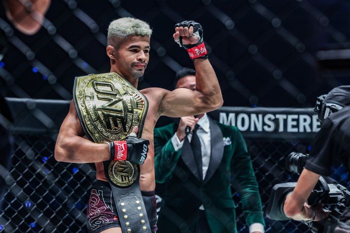 Jagoan kelas bantam MMA ONE Championship, Fabricio Andrade.