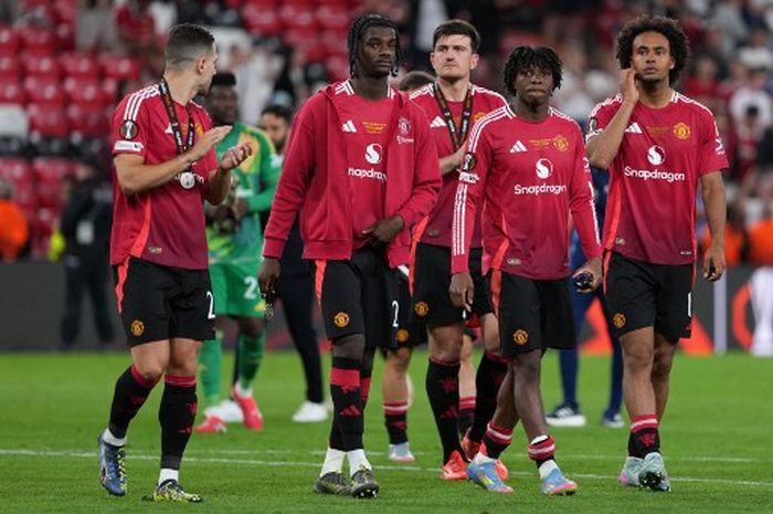 Kesedihan para pemain Manchester United yang kalah di final Liga Europa pada Rabu (21/5/2025) di San Mames, Bilbao.