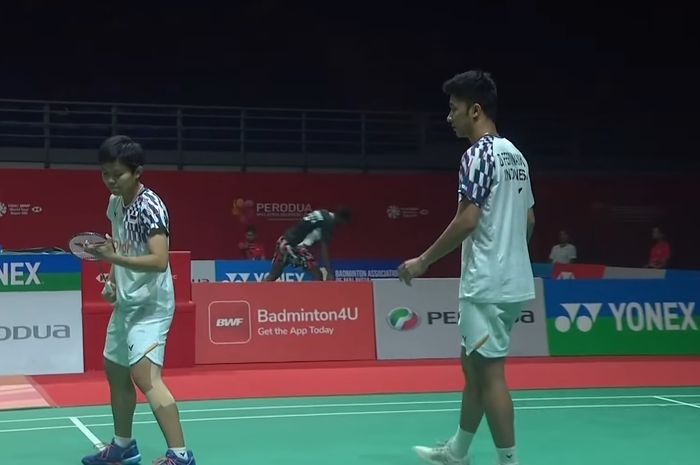 Dejan Ferdinansyah/Siti Fadia Silva Ramadhanti melewatkan kesempatan ke semifinal Malaysia Masters 2025 setelah kena tikung.