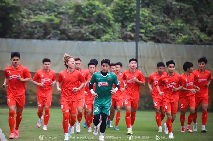 Timnas U-22 Vietnam menjalani latihan untuk ASEAN Cup U-23 2025 di Indonesia.