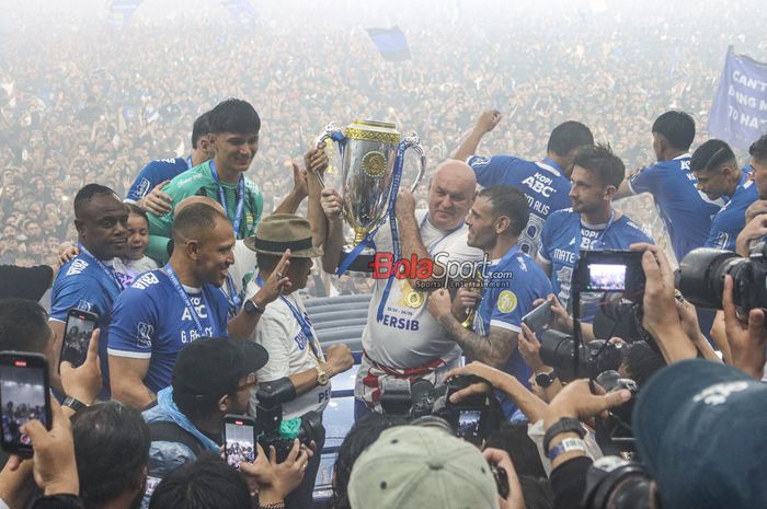 Persib Bandung selebrasi juara Liga 1 2024-2025 di Stadion Gelora Bandung Lautan Api 2024-2025, Sabtu (24/5/2025). Persib siap mempertahankan gelar di musim 2025-2026. 