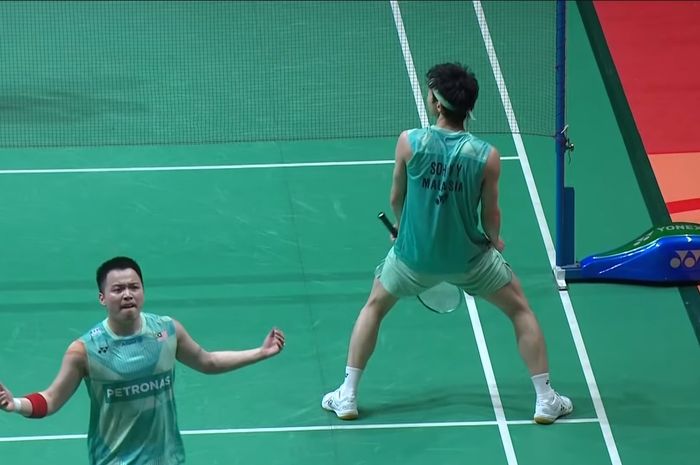 Perayaan anak didik Herry IP, Aaron Chia/Soh Wooi Yik setelah kalahkan ganda putra nomor satu dunia untuk pastikan All Malaysian Final pada Malaysia Masters 2025. 