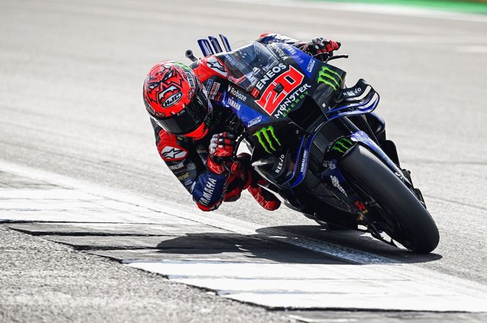 Pembalap Monster Energy Yamaha, Fabio Quartararo, meraih pole position pada MotoGP Inggris 2025