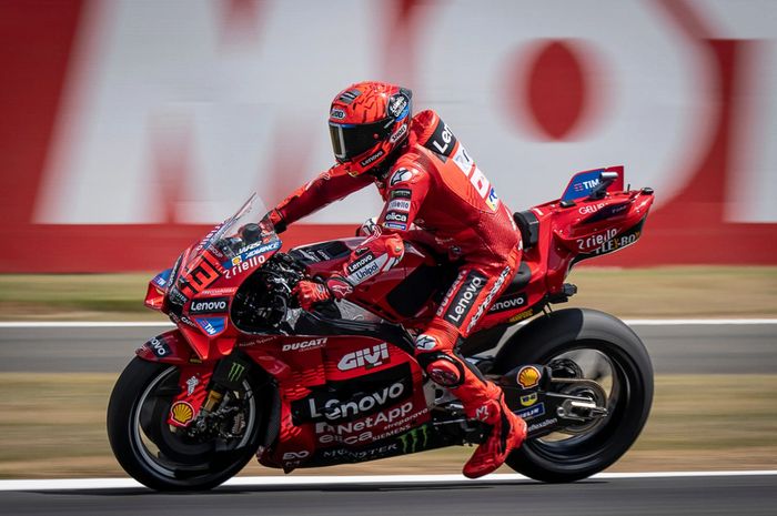 Pembalap Ducati, Marc Marquez, melesat pada hari pertama MotoGP Aragon 2025