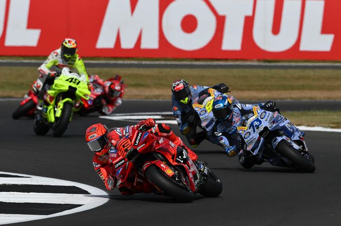 Pembalap Ducati, Marc Marquez, saat tampil apik pada hari kedua MotoGP Inggris 2025, Sabtu (24/5/2025)