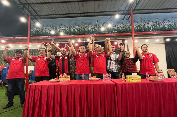 Persipura Jayapura resmi memperkenalkan Owen Rahadian sebagai manajer dan Ruben Sanadi selaku pemain