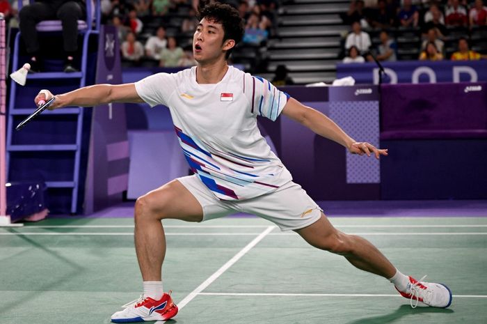 Pebulu tangkis tunggal putra Singapura, Loh Kean Yew, melaju ke babak kedua Singapore Open 2025.
