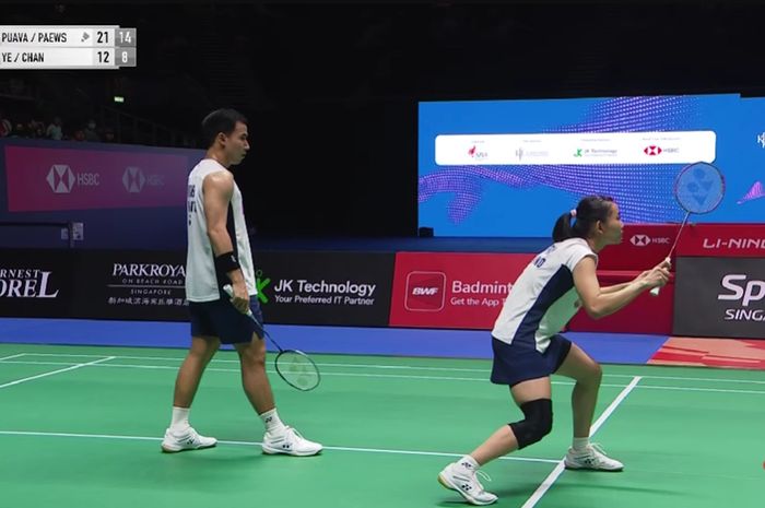 Ganda campuran Thailand, Dechapol Puavaranukroh dan Supissara Paewsampran saat jalani babak semifinal Singapore Open 2025 (31/5/2025).