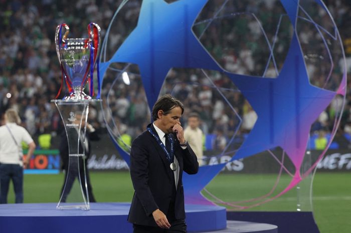 Reaksi Simone Inzaghi setelah Inter Milan dibantai PSG pada final Liga Champions di Munich (31/5/2025). Inzaghi resmi meninggalkan Inter setelah pertemuan dengan manajemen klub, Selasa (3/6/2025).