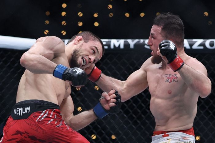 Bukan sepupu Khabib Nurmagomedov, Merab Dvalishvili disebut lebih cocok menantang Cory Sandhagen setelah kemenangan di UFC 316.