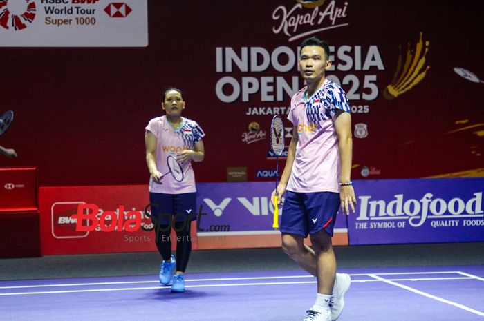 Masa depan Rinov Rivaldy/Pitha Haningtyas Mentari di dunia bulu tangkis Indonesia terancam.