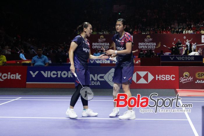 Pasangan ganda putri Indonesia, Febriana Dwipuji Kusuma/Amallia Cahaya Pratiwi, pada babak kedua Indonesia Open 2025 di Istora Senayan, Jakarta, Kamis (5/6/2025).