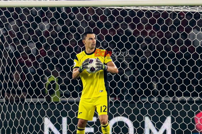 Emil Audero Mulyadi harus berjibaku saat Indonesia vs Jepang pada lanjutan kualifikasi Piala Dunia 2926 zona Asia.