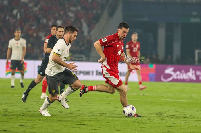 Thom Haye (kanan) jadi salah satu pemain yang dirumorkan bakal gabung ke Persija Jakarta