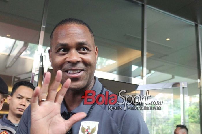 Pelatih Timnas Indonesia, Patrick Kluivert, saat ditemui di Hotel Fairmont, Senayan, Jakarta, Sabtu (7/6/2025).