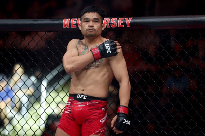 Jeka Saragih dari Indonesia tampil sebelum pertandingan kelas bulu melawan JooSang Yoo dari Korea Selatan dalam UFC 316 di Prudential Center pada 7 Juni 2025 di Newark, New Jersey. 