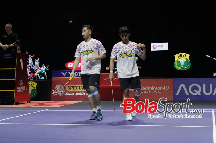 Ganda putra Indonesia, Sabar Karyaman Gutama/Moh Reza Pahlevi Isfahani, saat tampil dalam babak final Indonesia Open 2025 di Istora Senayan, Jakarta, Minggu (8/6/2025).