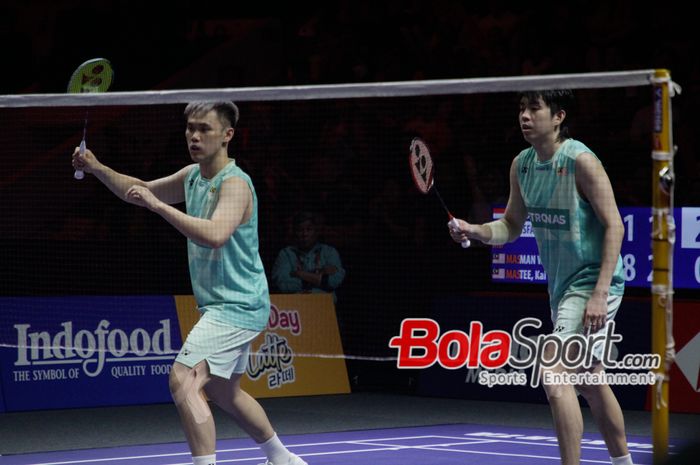 Man Wei Chong/Tee Kai Wun di semifinal Indonesia Open 2025.