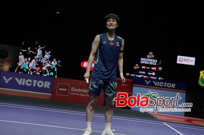 Tunggal putri China, Wang Zhi Yi, saat tampil pada babak final Indonesia Open 2025 di Istora Senayan, Jakarta, Minggu (8/6/2025).