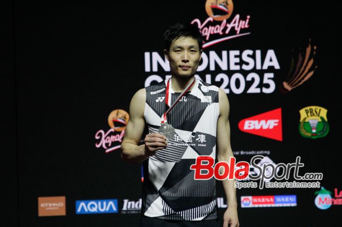 Tunggal putra Taiwan, Chou Tien Chen, usai tampil dalam babak final Indonesia Open 2025 di Istora Senayan, Jakarta, Minggu (8/6/2025).