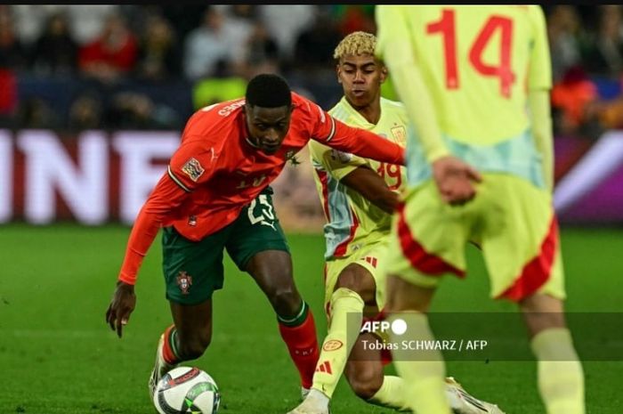 Nuno Mendes sesumbar berhasil mematikan Lamine Yamal saat timnas Portugal kalahkan Spanyol pada final UEFA Nations League di Allianz Arena, Munich (8/6/2025).