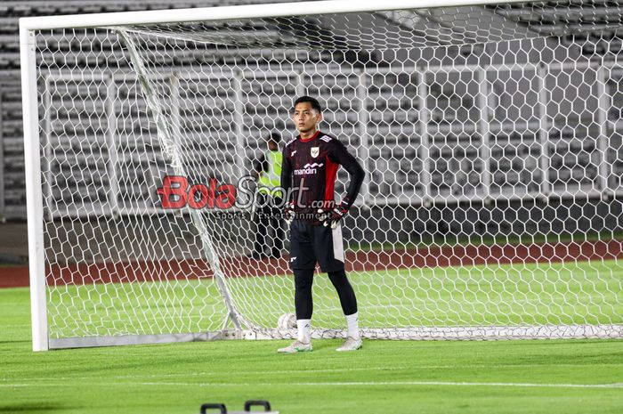 Kiper Timnas Indonesia, Reza Arya, mengaku dapat pelajaran berharga dari Emil Audero dan Maarten Paes selama TC di Indonesia.