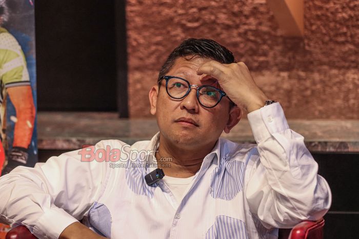 Direktur Persija Jakarta, Mohamad Prapanca, sedang memberikan keterangan kepada awak media di Garuda Arena Sarinah, Gambir, Jakarta, Kamis (12/6/2025).