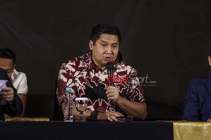 Ketua SC Piala Presiden 2025, Maruarar Sirait, sedang memberikan keterangan kepada awak media di Menara Danareksa, Gambir, Jakarta, Jumat (13/6/2025).