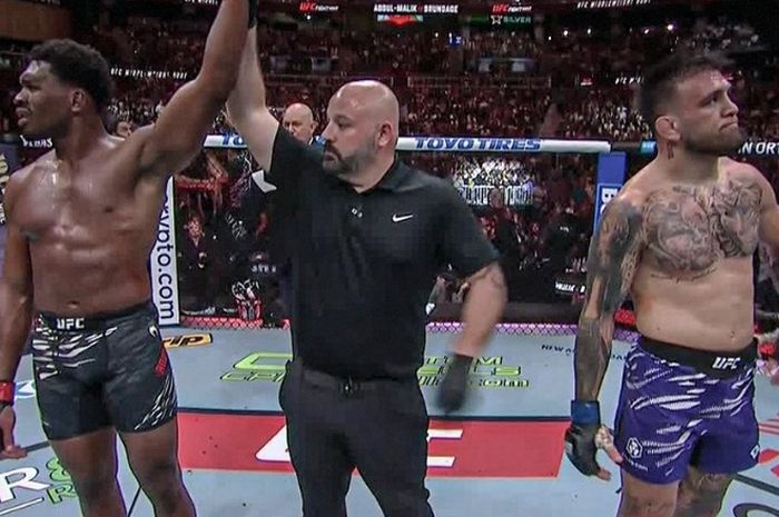 Mansur Abdul-Malik (kiri) mengalahkan Cody Brundage tetapi kehilangan rekor selalu menang dengan finis di UFC Atlanta, Minggu (15/6/2025) WIB.