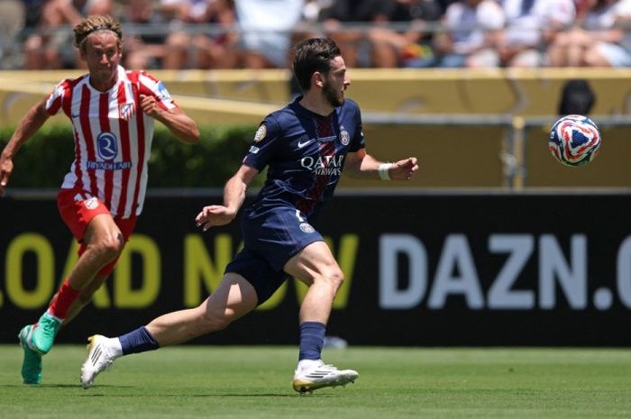 Khvicha Kvaratskhelia beraksi saat PSG mengalahkan Atletico Madrid di Piala Dunia Klub 2025.