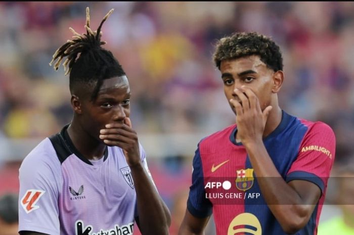 Nico Williams (kiri) saat berduel dengan Lamine Yamal di laga Barcelona vs Athletic Bilbao (24/8/2025). Nico punya kans gabung Yamal di Barca pada bursa transfer musim panas 2025.