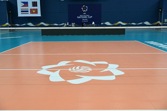 Penampakan lapangan pertandingan di Isa bin Rashid Hall, Manama, Bahrain, jelang bergulirnya AVC Nations Cup 2025.