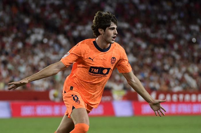 AC Milan dikabarkan mendapatkan penolakan untuk penawaran pertama mereka buat gelandang Valencia, Javi Guerra.